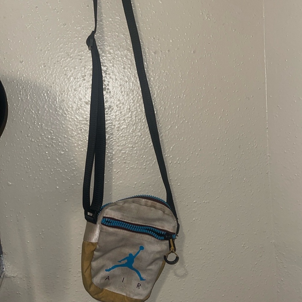 Satchel - Picture 4 of 6